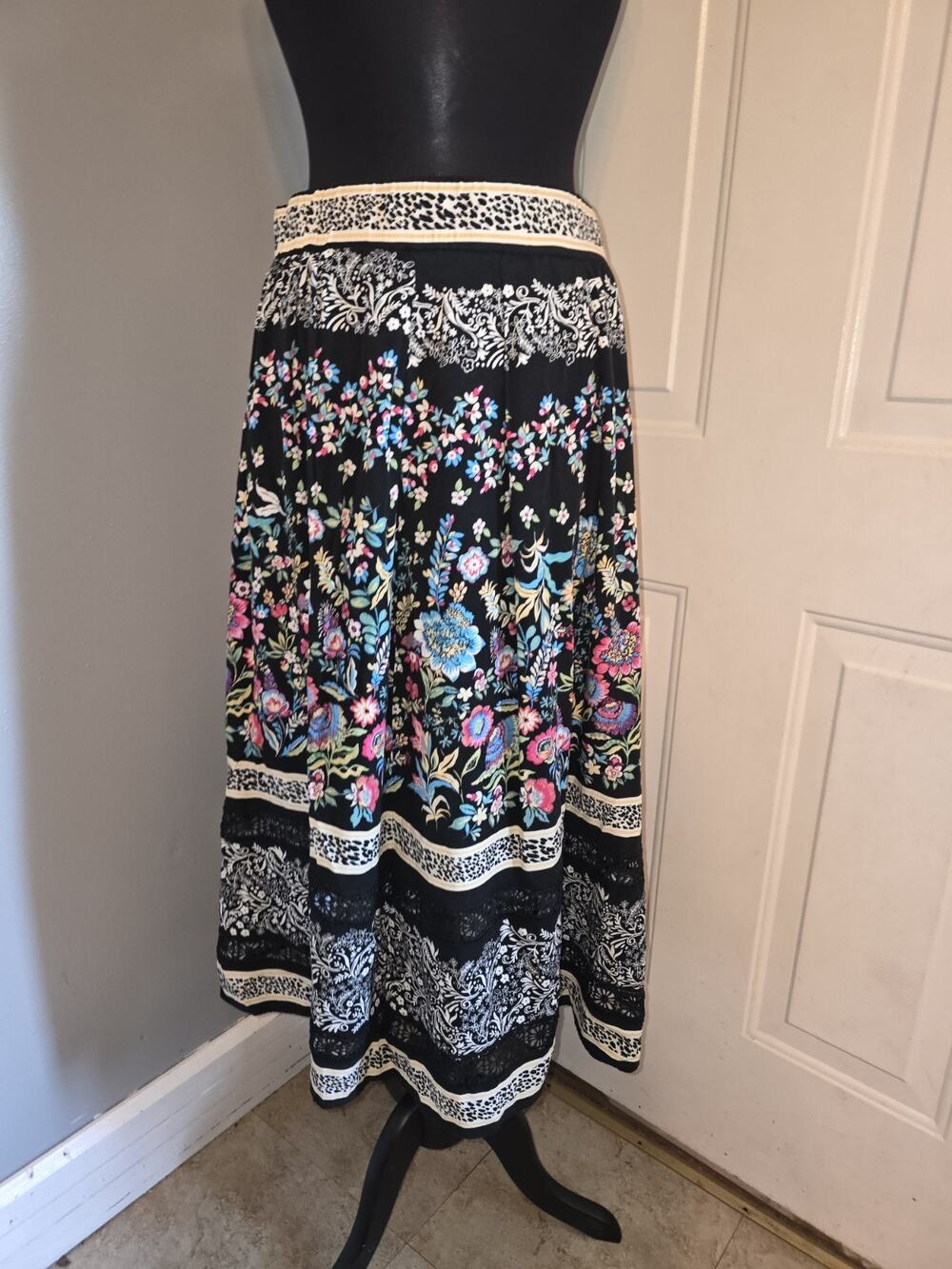 Vintage 90s Rafaella Floral Maxi Skirt Lace Detailing Animal Print Boho Size XL